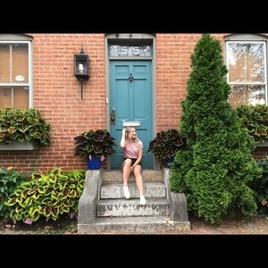 Meet your Posher, Laurence